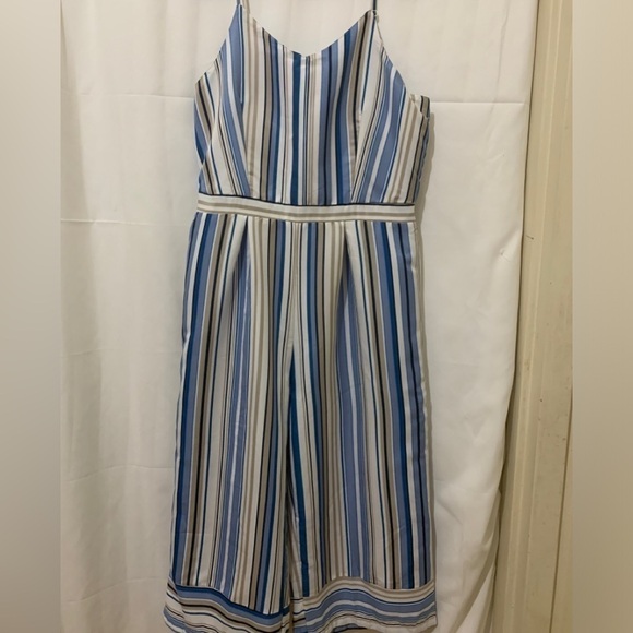3/$28❤️Runway ready blue ,tan, black and white stripe romper size L - Picture 1 of 6